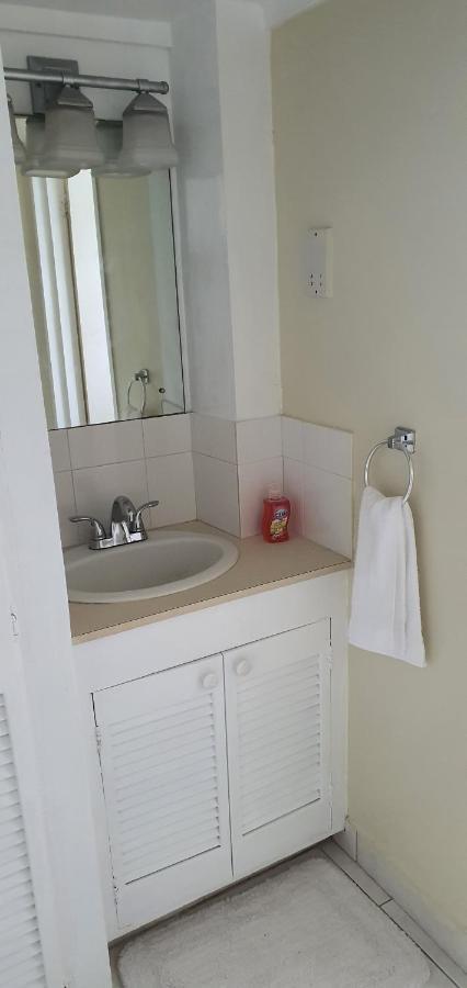 Hastings Towers 4D - Studio Apt Opp Beach Bridgetown Exterior photo
