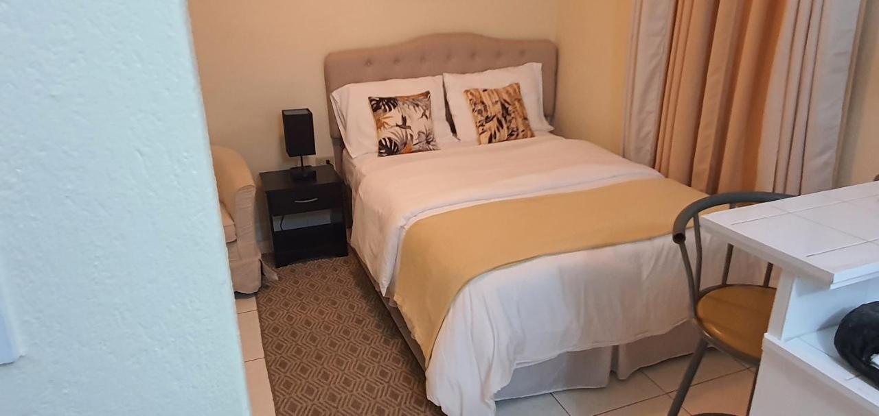 Hastings Towers 4D - Studio Apt Opp Beach Bridgetown Exterior photo