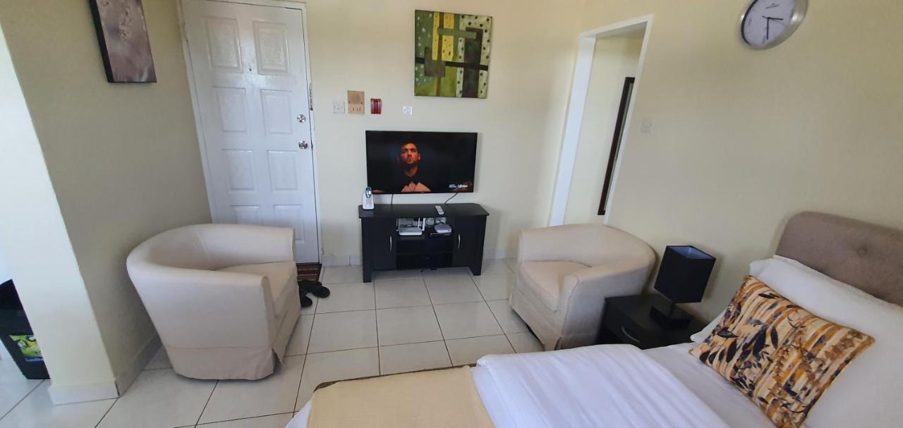 Hastings Towers 4D - Studio Apt Opp Beach Bridgetown Exterior photo