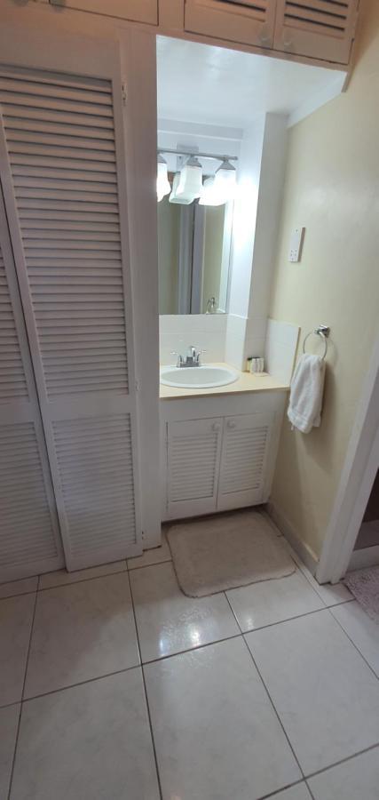 Hastings Towers 4D - Studio Apt Opp Beach Bridgetown Exterior photo